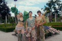 Drei Models im Rosengarten bei Schloss Rosenstein