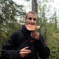 Ruben De Lange beißt in Pilz